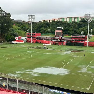 Chuva em Salvador deixa gramado do Barradão encharcado antes de Vitória x Cruzeiro pelo Brasileirão