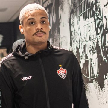 Vitória recusa oferta milionária por Janderson