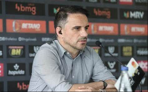 Imagem Diretor de seleções da CBF faz aviso sobre possível ida de Gerson à Rússia: "Você não é provado"